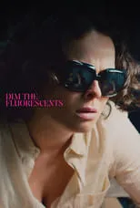 Clare McConnell interpreta a June en Dim the Fluorescents