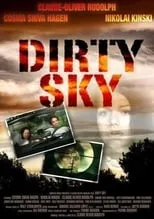 Edie Samland es Assistentin der bösen Helga en Dirty Sky