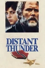 Janet Margolin interpreta a Barbara Lambert en Distant Thunder