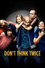 Jo Firestone interpreta a Jo en Don't Think Twice