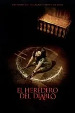 Sam Anderson interpreta a Father Thomas en El heredero del diablo