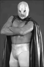 Víctor Vázquez interpreta a Polícia 1 / Wrestler en El hijo del Santo