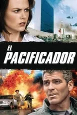 Murphy Guyer interpreta a INS Agent en El pacificador