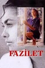 Hülya Avsar interpreta a Fazilet en Fazilet