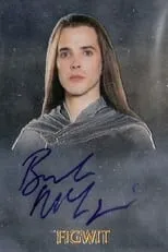 Bret McKenzie interpreta a Self / Figwit en Frodo Is Great... Who Is That?!!