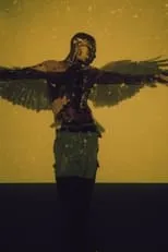 Alexander McQueen interpreta a Self en Golden Eagle