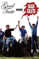 Peter Vere-Jones interpreta a Narrator en Good Taste Made Bad Taste