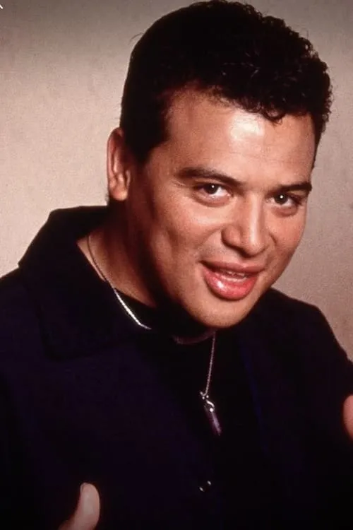 Carlos Mencia es  en HBO Comedy Half-Hour: Carlos Mencia