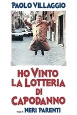 Carlo Colombo interpreta a il caporedattore Mambretti en Ho vinto la lotteria di Capodanno