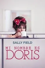 Shondale Seymour interpreta a Book Seller en Hola, mi nombre es Doris