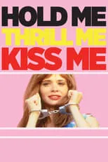 Courtney Buck en la película Hold Me Thrill Me Kiss Me