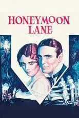 Gene Lewis interpreta a Col. Gustave en Honeymoon Lane