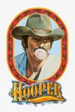 Gary McLarty interpreta a Indian (uncredited) en Hooper, el increíble