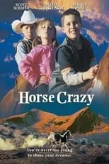 Arizona Taylor interpreta a  en Horse Crazy