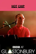 Al Doyle es  en Hot Chip Glastonbury 2015