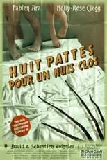 Holly-Rose Clegg es Kelly en Huit pattes pour un huis clos