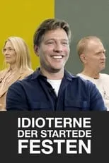 Peter Aalbæk Jensen interpreta a Himself en Idioterne der startede Festen