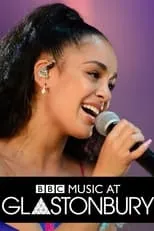 Jorja Smith es Singer en Jorja Smith - Live at Glastonbury