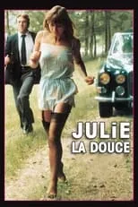 Sabine Kalleitner interpreta a Ingrid, the maid en Julie la douce