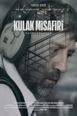 Turgay Aydin interpreta a Selamet en Kulak Misafiri