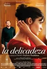 Sasha Spielberg interpreta a Woman of the tourist couple en La delicadeza