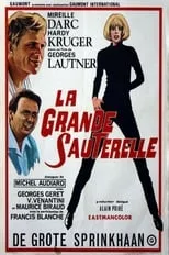 Mireille Darc es Salène en La Grande Sauterelle