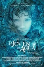 Ethan Cohn interpreta a Glasses Smoker en La joven del agua