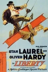 Stan Laurel interpreta a Stan en Liberty