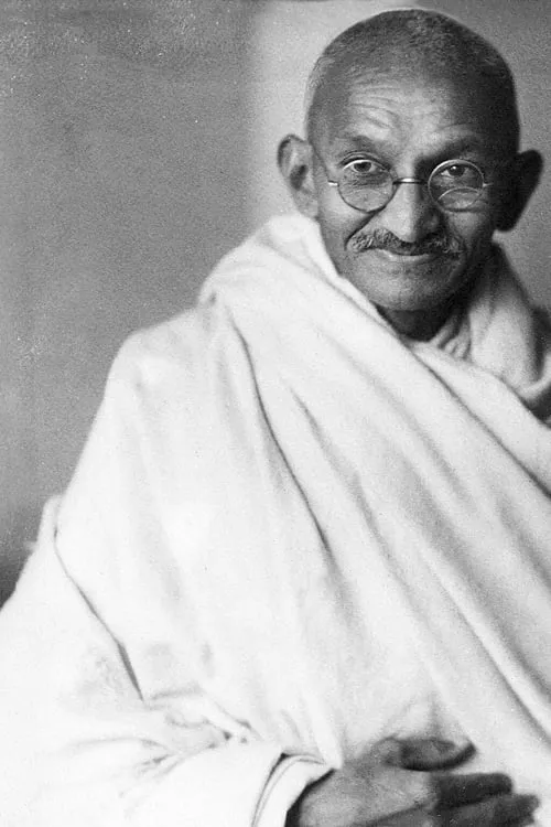 Mahatma Gandhi es Himself en Mahatma: Life of Gandhi, 1869-1948