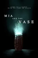 Anna Shields es Mia en Mia and the Vase