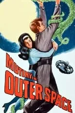 Pamela Curran interpreta a Lt. Connie Engstrom en Mutiny in Outer Space