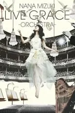 Nana Mizuki interpreta a NANA MIZUKI en NANA MIZUKI LIVE GRACE 2011 ―ORCHESTRA―