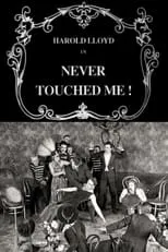 Sammy Brooks interpreta a Little Man en Never Touched Me