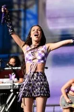 Hayley Brownell es Self en Olivia Rodrigo Live at Glastonbury 2022