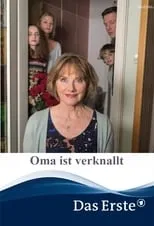 Ruth Reinecke interpreta a Oma Gisela en Oma ist verknallt