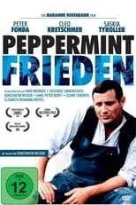 Hans Brenner interpreta a Mr. Expositus en Peppermint Frieden