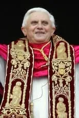 Pope Benedict XVI es Self en Pope Benedict XVI