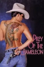 Bob Larkin interpreta a Dr. Crowell en Prey of the Chameleon