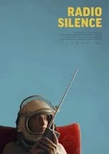 Erica Deutschman interpreta a Claire Ashton en Radio Silence