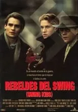 Jeremy Bulloch interpreta a Small Club Owner en Rebeldes del swing