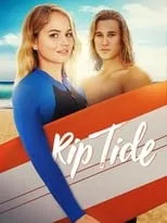 Debby Ryan es Cora en Rip Tide