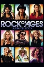 Tracy Weisert interpreta a Popcorn Woman en Rock of Ages. La era del rock