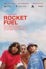 Antonina Battrick es Lizzie en Rocket Fuel