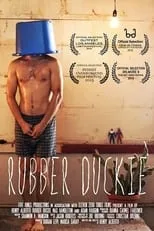 Adam Vaughn es Daniel en Rubber Duckie