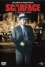 Pedro Regas interpreta a Tony - Bodyguard (uncredited) en Scarface, el terror del Hampa