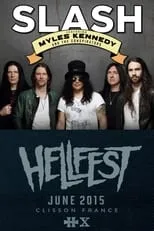 Todd Kerns interpreta a Bass en Slash feat. Myles Kennedy and The Conspirators: Live @ Hellfest 2015