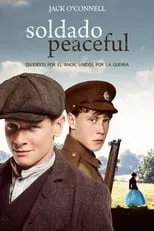 Siôn Daniel Young en la película Soldado Peaceful