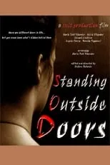 Película Standing Outside Doors