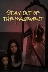 Ariella Mossey es Mackenzie en Stay Out of the Basement