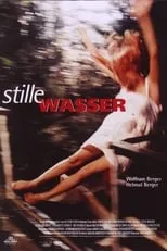 Helmut Berger interpreta a Harry en Stille Wasser